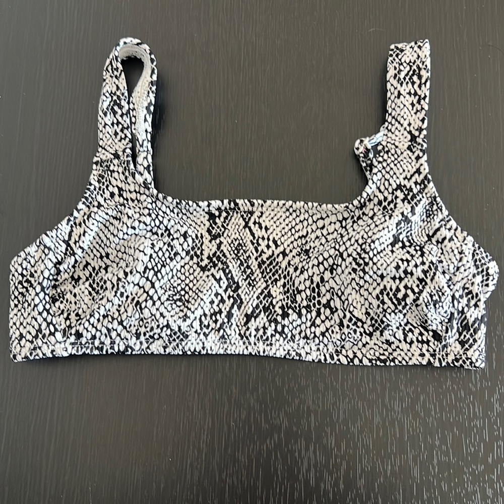 Xhilaration Black & White Snake Print Swim Top in Size XS